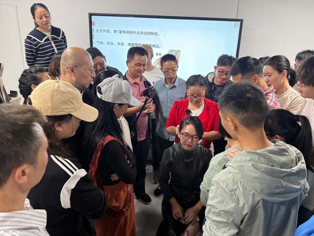 嶸領(lǐng)教育名醫(yī)講堂開講！手把手教你掌握經(jīng)絡(luò)腧穴臨床應(yīng)用?